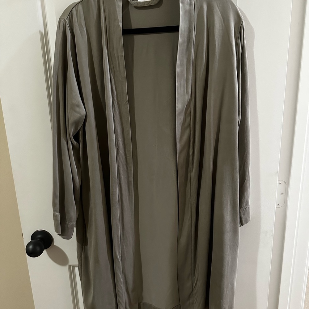 Restoration Hardware Robe. Size medium - Picture 6 of 8